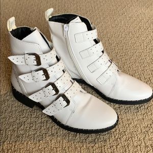 ✨Never Worn✨ Steve Madden “Pursue” Buckle Booties